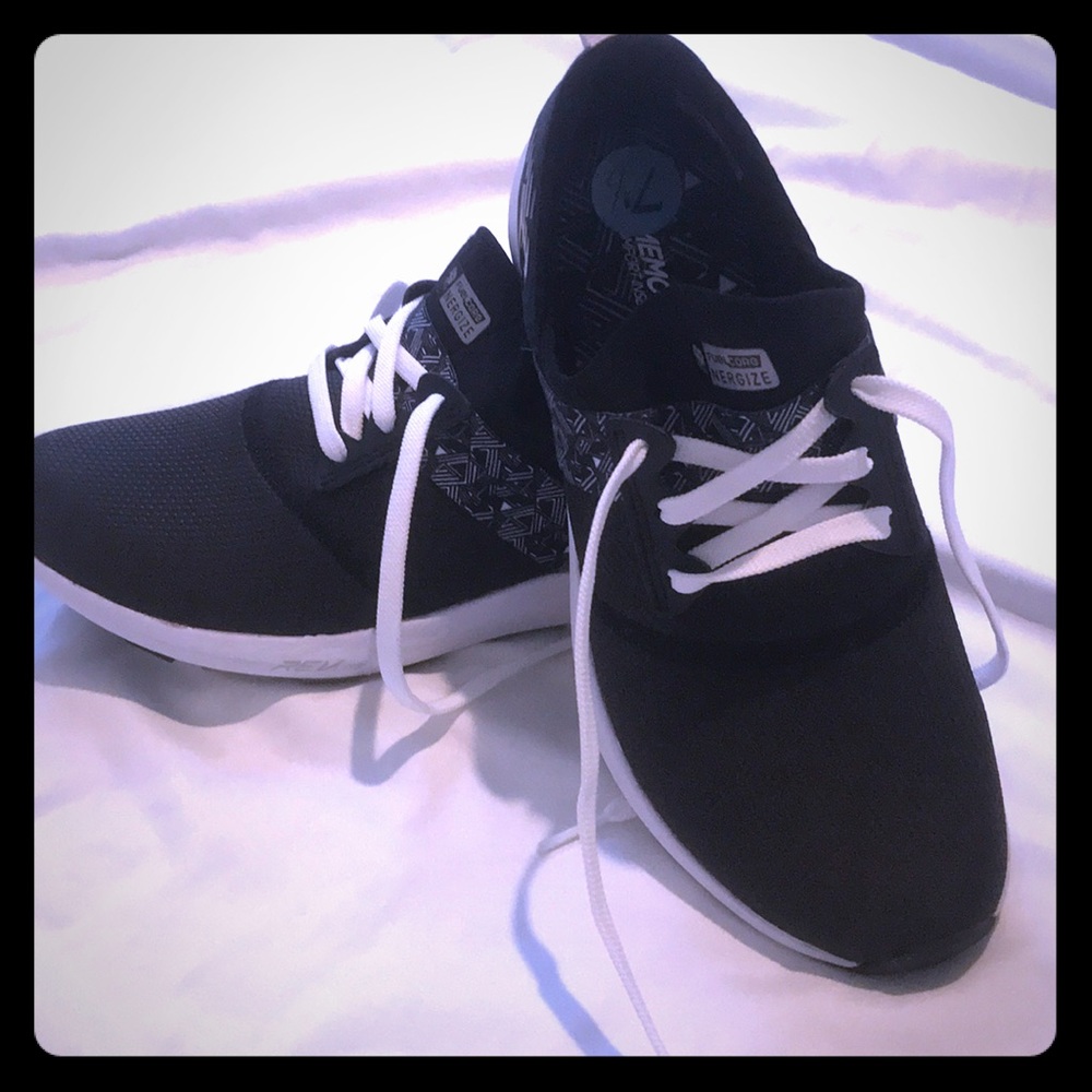 BNWOT New Balance Memory Foam sneakers